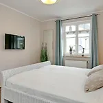 Hanse 305 *