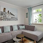 Hanse 305 *